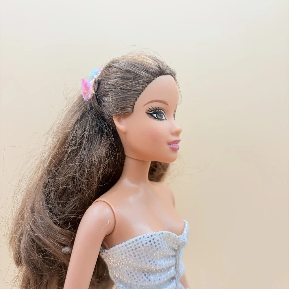 2007 Barbie Fashion Fever Teresa Brunette w Silver Fashion Dress Shoes & Headban